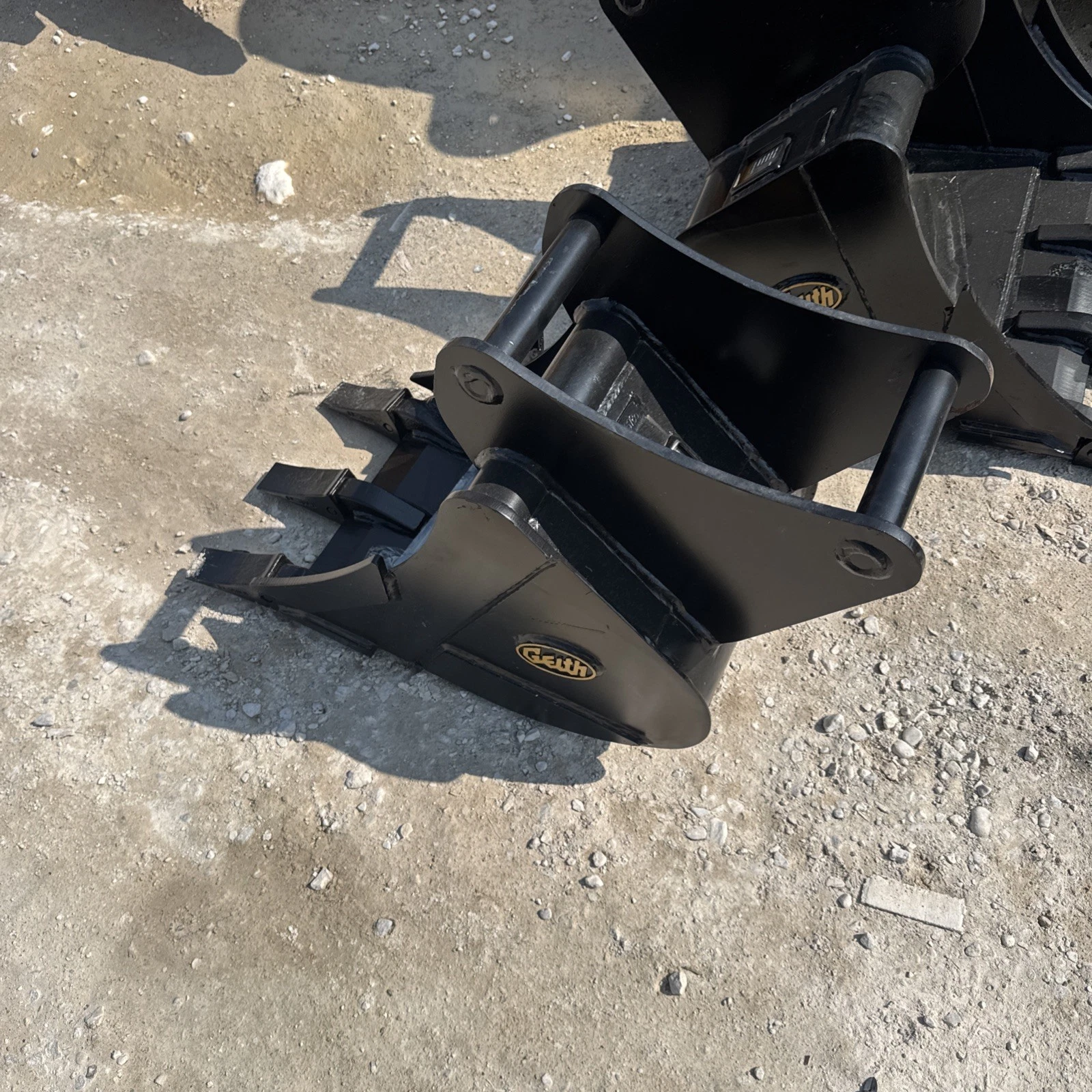 1-1-1.webp Geith 16 Inch Kubota Mini Excavator Tooth Bucket 40 Mm Pins New H04-400 - Image 1