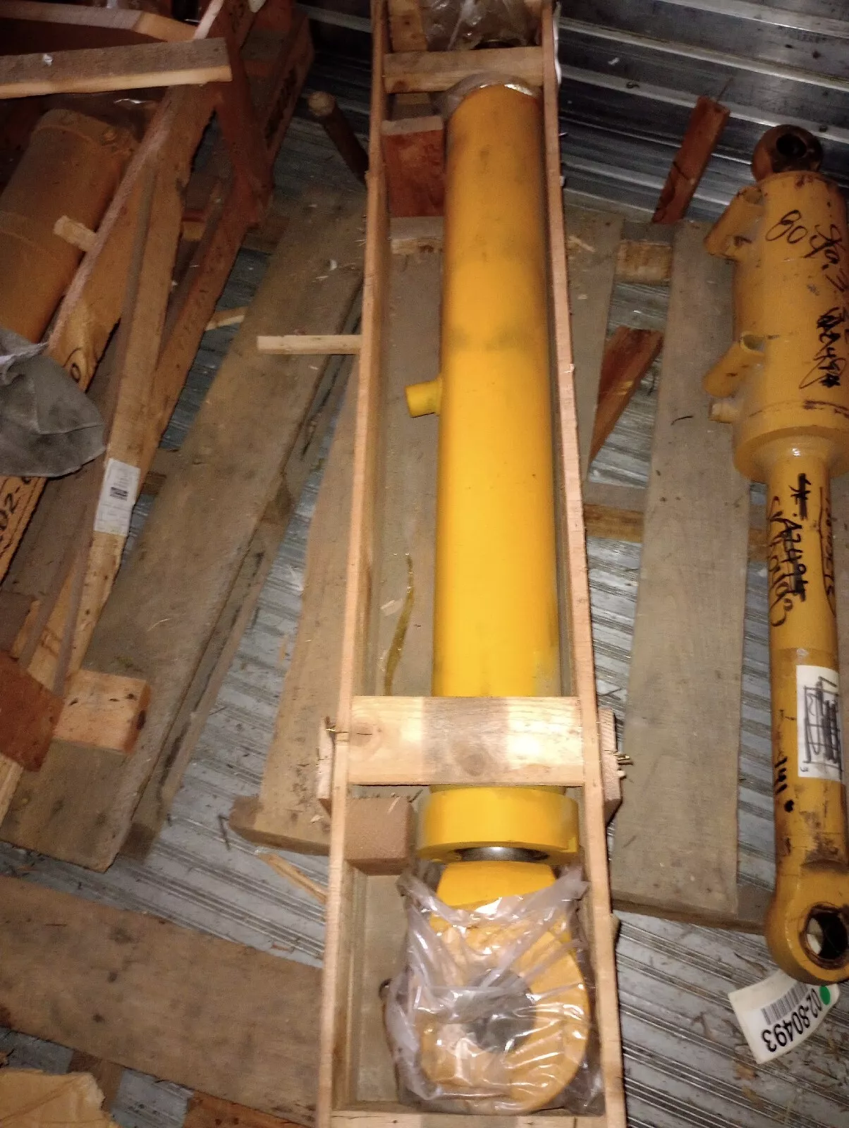1-16-2.webp Komatsu 385-10233031 Cylinder Boom Assembly New - Image 1