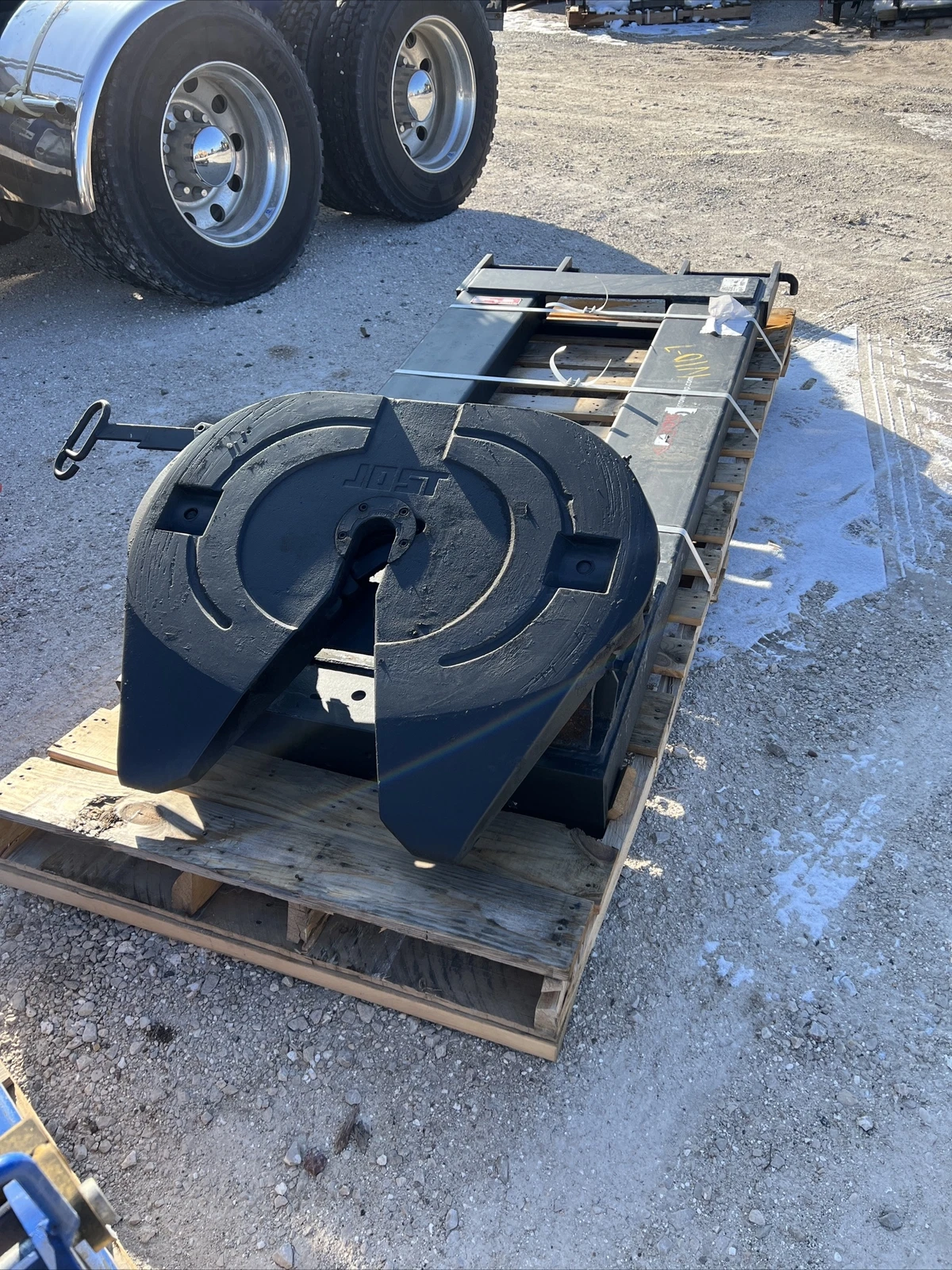 1-20-1.webp Arrow semi truck trailer mover Fork Lift Fifth Wheel Forklift Cat Skytrak New - Image 1