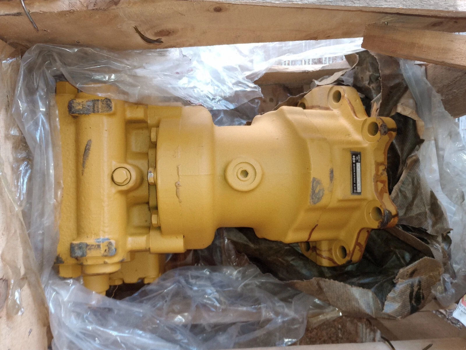 1-22-1.webp Komatsu Swing Motor Assembly 706-75-09703 New - Image 1