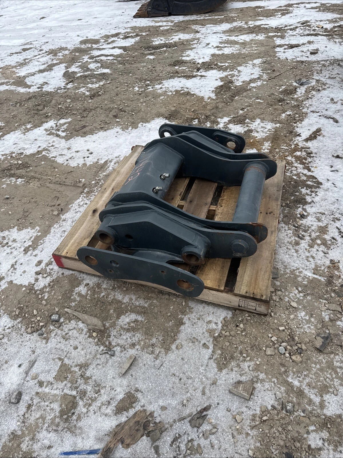 1-32-1.webp Hyundai Wheel Loader Coupler Hydraulic - Image 1