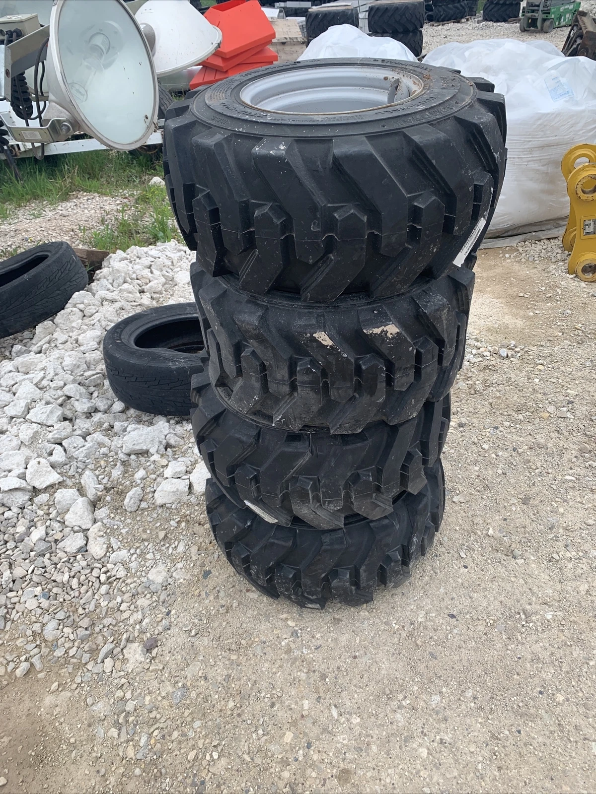 1-34-1.webp 26×12-12 solideal 10 ply loader 5 lug 687494 101210467 10.5lx12 Rim - Image 1
