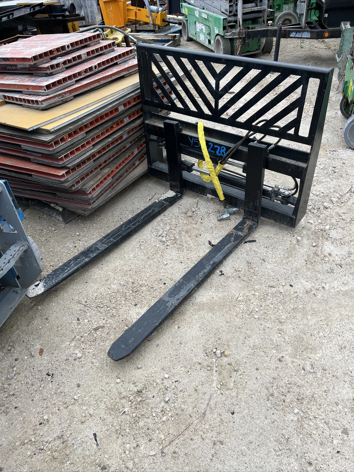 1-39.webp Skid Steer Forks Hydraulic Adjustable universal Cat Bobcat John Deere Gehl - Image 1