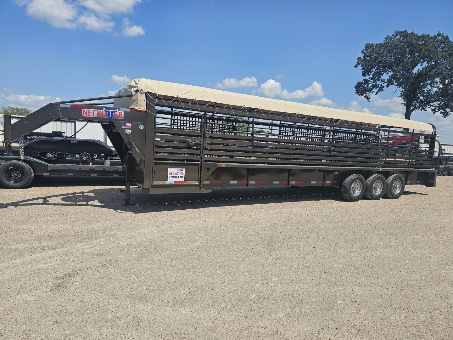 1-4-2.jpg 2025 Neckover 32’X6’8″ Stock / Stock Combo Trailer - Image 1