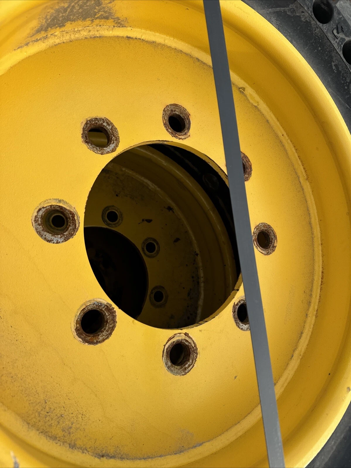 1-4-2.webp Camso 33×12-20 Solid Steer Tires With Rims 7.5-20 Rim 8 Lug Gehl Cat Case JCB - Image 1