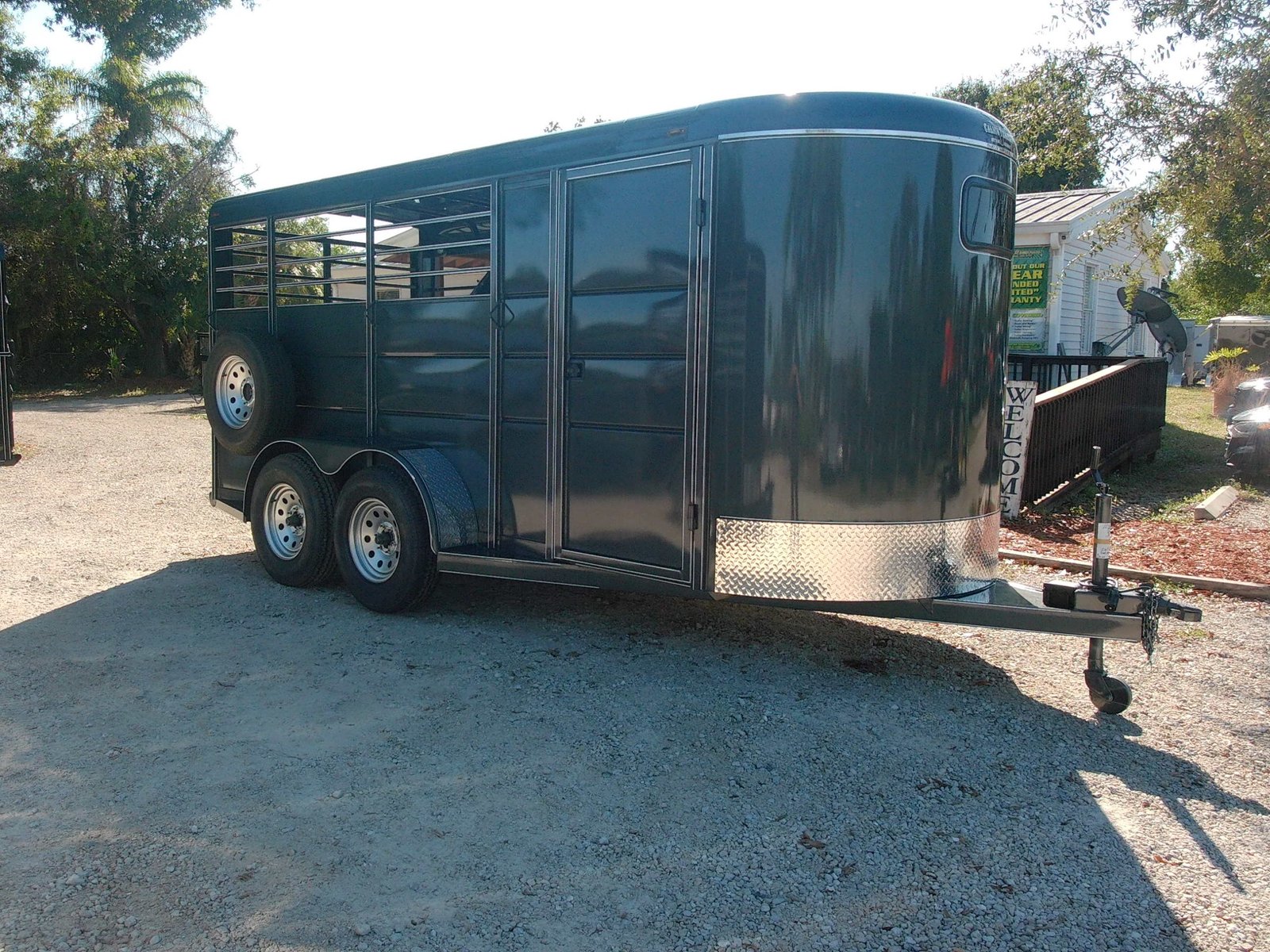 1-6-scaled-1.jpeg New 2026 Calico 6 x 16 Three Horse Trailer 7k GVWR - Image 1