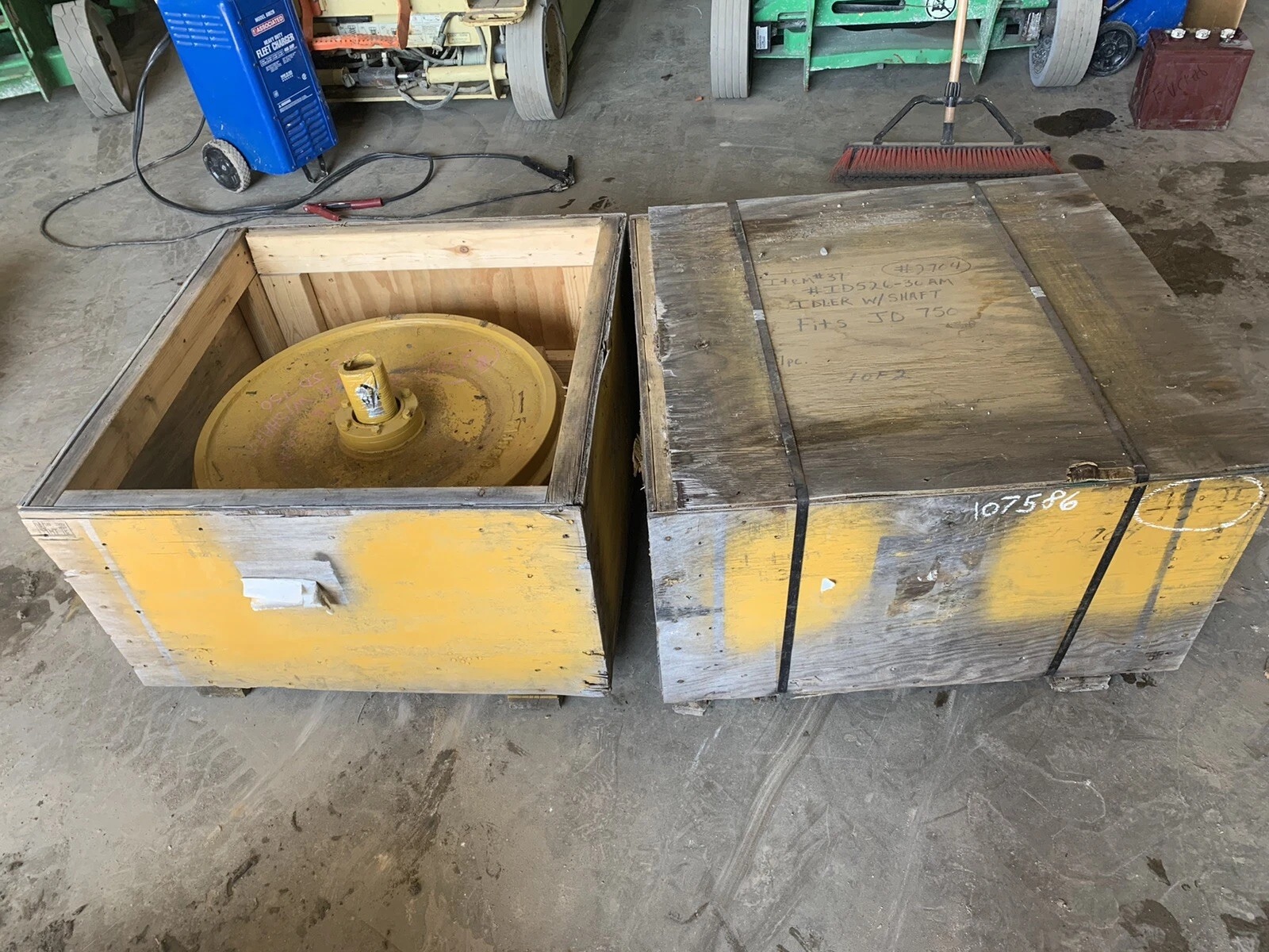 1-62.webp John Deere Idler wheel With Shaft To Fit 750 Dozer Part Number ID526-30AM new - Image 1