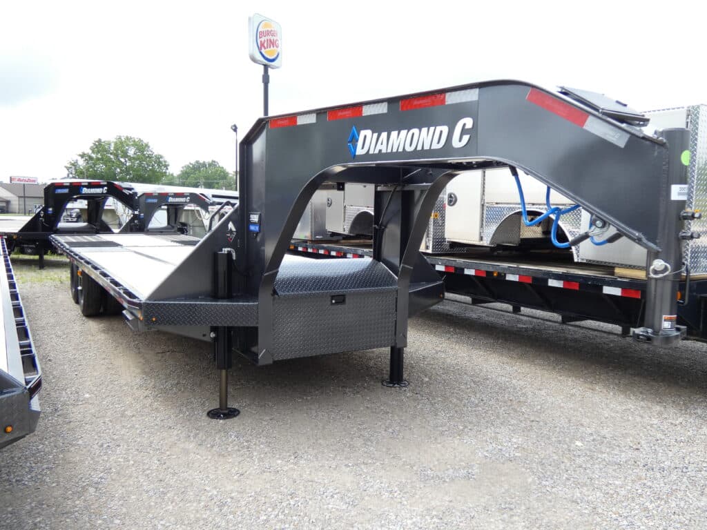 2025-diamond-c-fmax210-hdt-102-x-30-25k-hydraulic-dovetail-equipment-trailer.jpg 2025 Diamond C FMAX210 HDT 102″x 30′ 25k Hydraulic Dovetail Equipment Trailer Stock #300742 Gooseneck Trailer – Spencer Trailers - Image 1