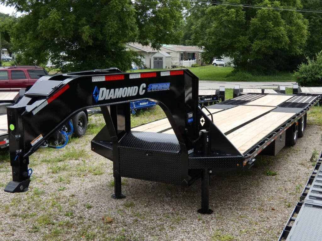 2025-diamond-c-fmax210-hdt-102-x-32-25k-hydraulic-dovetail-equipment-tailer.jpg 2025 Diamond C FMAX210 HDT 102″x 32′ 25k Hydraulic Dovetail Equipment Tailer Stock #302571 Goose Neck Trailer – Spencer Trailers - Image 1