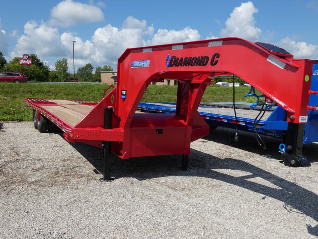 2025-diamond-c-fmax210-hdt-102-x-32-25k-hydraulic-dovetail-equipment-trailer-1.jpg 2025 Diamond C FMAX210 HDT 102″x 32′ 25k Hydraulic Dovetail Equipment Trailer Stock #302979 Goose Neck Trailers – Spencer Trailers - Image 1
