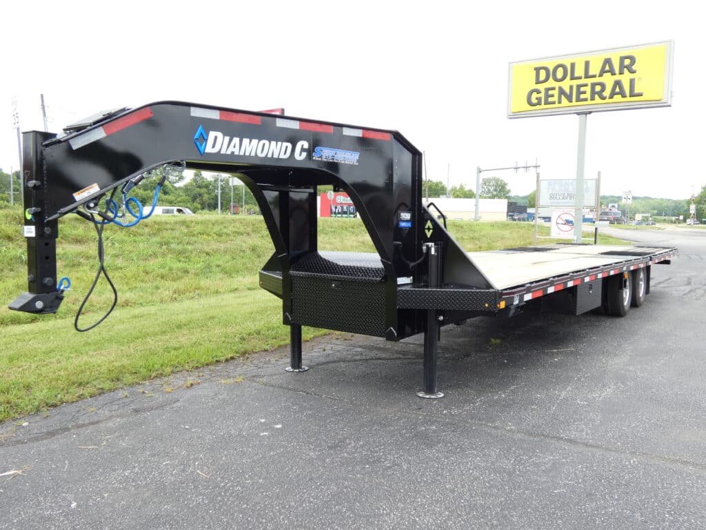 2025-diamond-c-fmax210-hdt-102-x-32-25k-hydraulic-dovetail-equipment-trailer.jpg 2025 Diamond C FMAX210 HDT 102″x 32′ 25k Hydraulic Dovetail Equipment Trailer Stock #302981 Goose Neck Trailer – Spencer Trailers - Image 1