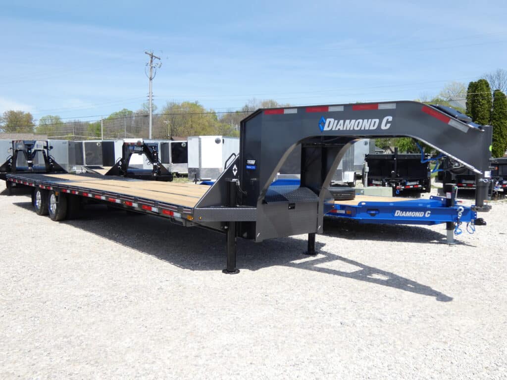 2025-diamond-c-fmax210-hdt-102-x-35-25k-hydraulic-dovetail-equipment-trailer.jpg 2025 Diamond C FMAX210 HDT 102″x 35′ 25k Hydraulic Dovetail Equipment Trailer Stock #299747 Goose Neck Trailer – Spencer Trailers - Image 1