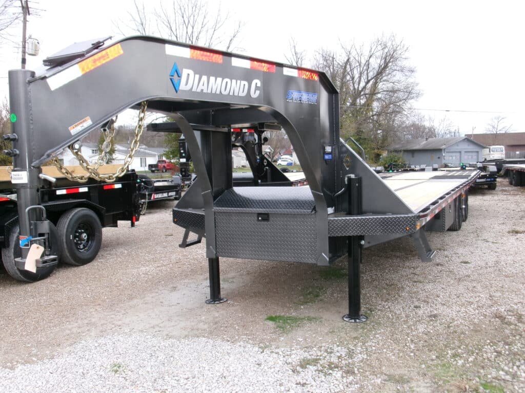 KODAK Digital Still Camera 2025 Diamond C FMAX212 HDT 102″x 32′ 25.9k Hydraulic Dovetail Equipment Trailer Stock #294689 Gooseneck Trailers – Spencer Trailers - Image 1