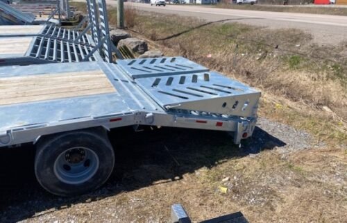2023 Triumph 25' Equipment Float Trailer - Image 4
