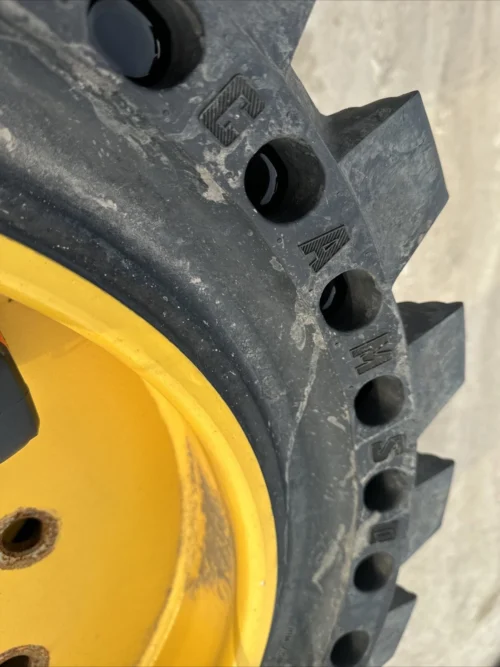Camso 33×12-20 Solid Steer Tires With Rims 7.5-20 Rim 8 Lug Gehl Cat Case JCB - Image 3