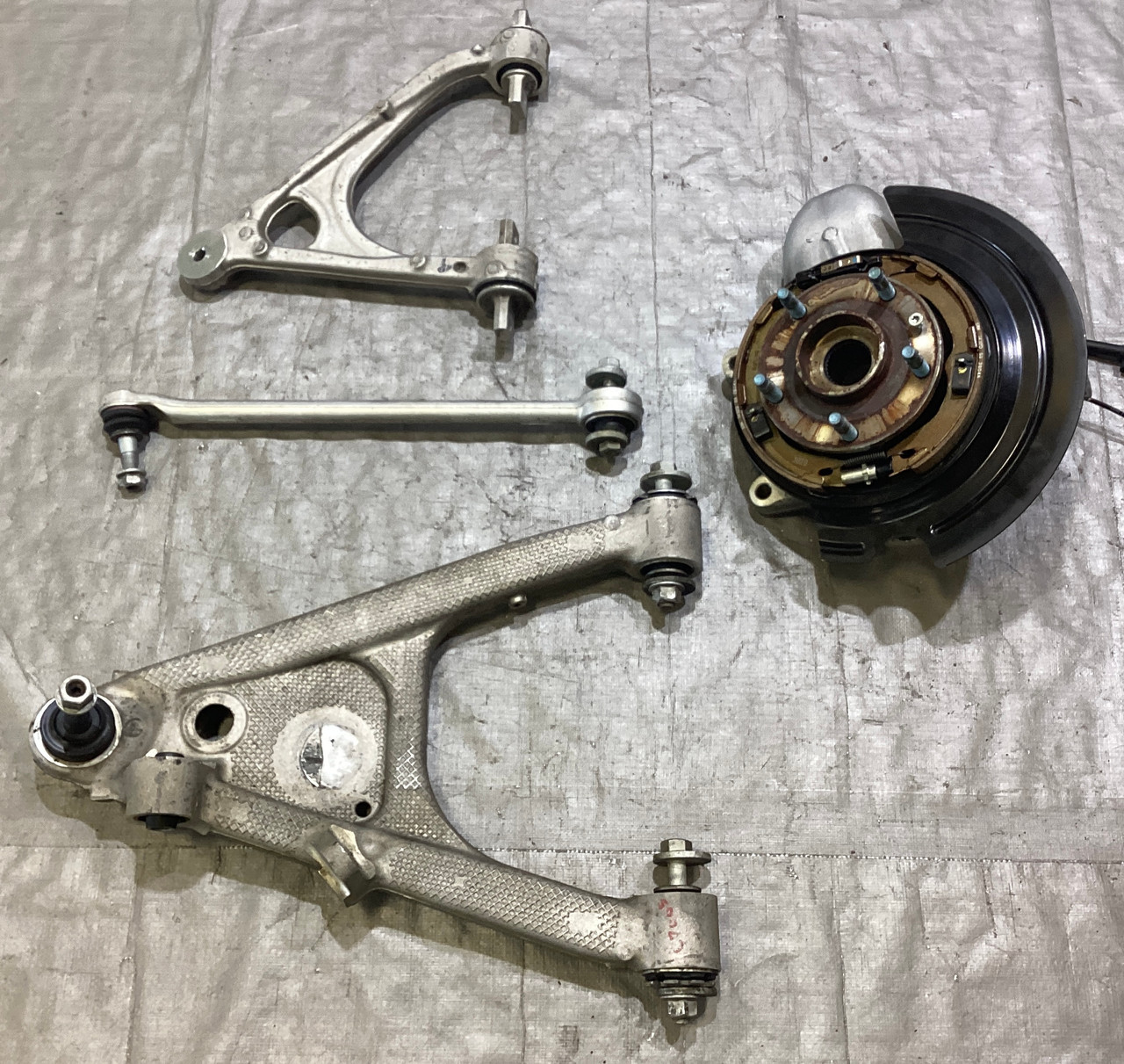 7Ec79ltuI3byczWIStWuIxMQEoEOXH8OElN4iMoVherHjVekQT9ymINEtQfqwwXj__53415.1754422264.jpg 2014-2019 Chevrolet C7 Corvette Driver Side Rear Knee Spindle Hub w/ Control Arms / 54K C7005 - Image 1