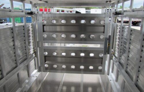2023 EBY Maverick 20′ Aluminum Livestock Trailer - Image 2