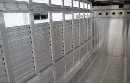 2023 EBY Maverick 20′ Aluminum Livestock Trailer - Image 3