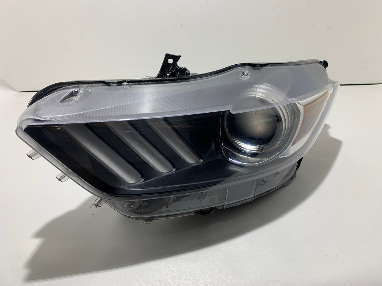 IMG_0173__24617.1633015757.jpg 2015-2017 Ford Mustang S550 Driver Side Headlight / Xenon HID / *DAMAGED* FM001 - Image 1