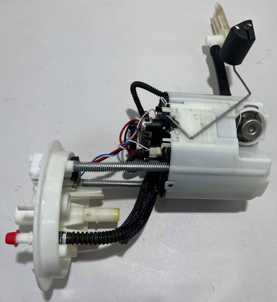 IMG_0487__60070.1776881084.jpg 2016-2024 Chevrolet Camaro SS LT1 6.2l Fuel Pump Sending Unit / 84244660 / 93K CM003 - Image 1