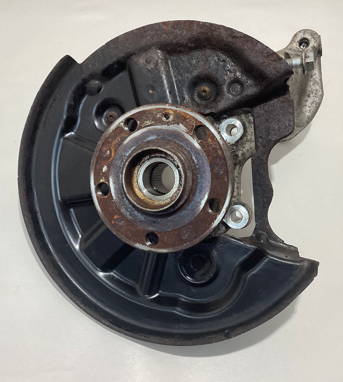 IMG_1351__30791.1708356198.jpg 2015-2019 Volkswagen MK7 Golf R Passenger Rear Knuckle Hub Spindle / 5Q0505435J / 62K M7R07 - Image 1
