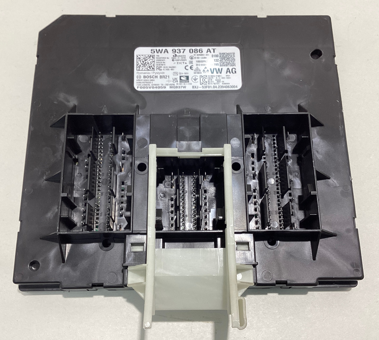 IMG_1475__09798.1747749777.jpg 2023 Volkswagen MK8 GTI Body Control Module BCM / 5WA 937 086 AT / M8001 - Image 1