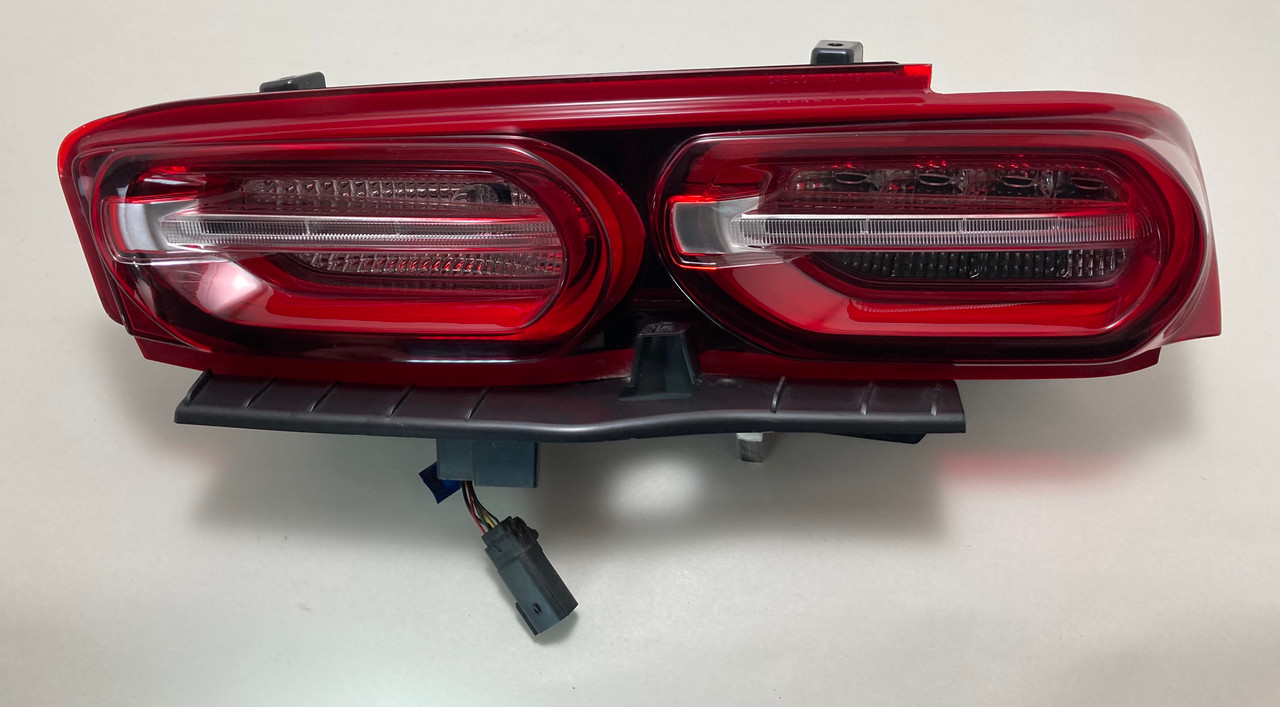 IMG_1587__80525.1754323152.jpg 2019-2024 Chevrolet Camaro OEM Passenger Side Tail Light / CM002 - Image 1