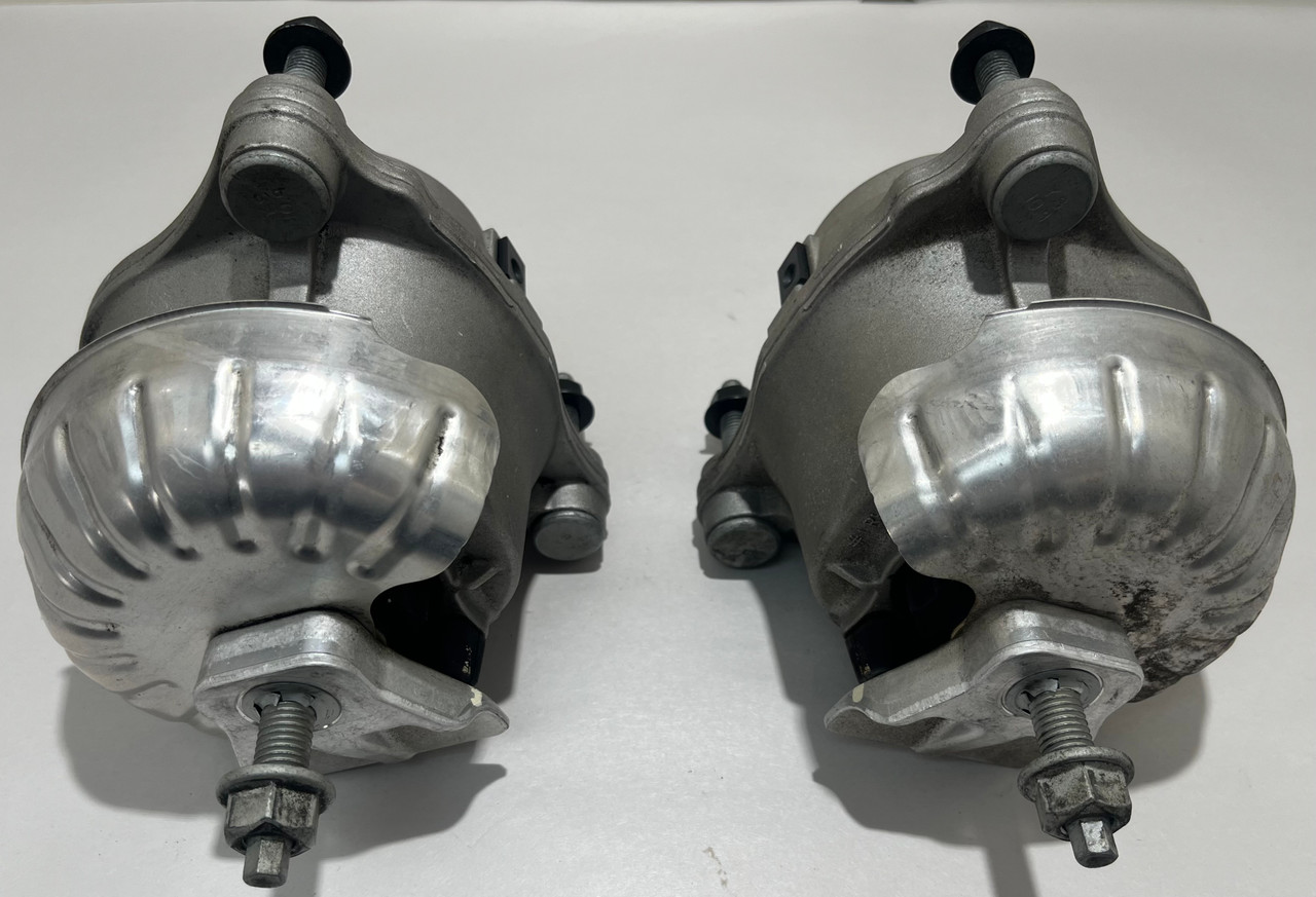 IMG_2319__06506.1769447919.jpg 2020-2025 Chevrolet C8 Corvette Stingray 6.2l OEM Rear Transmission Mounts / Pair / 15K C8001 - Image 1