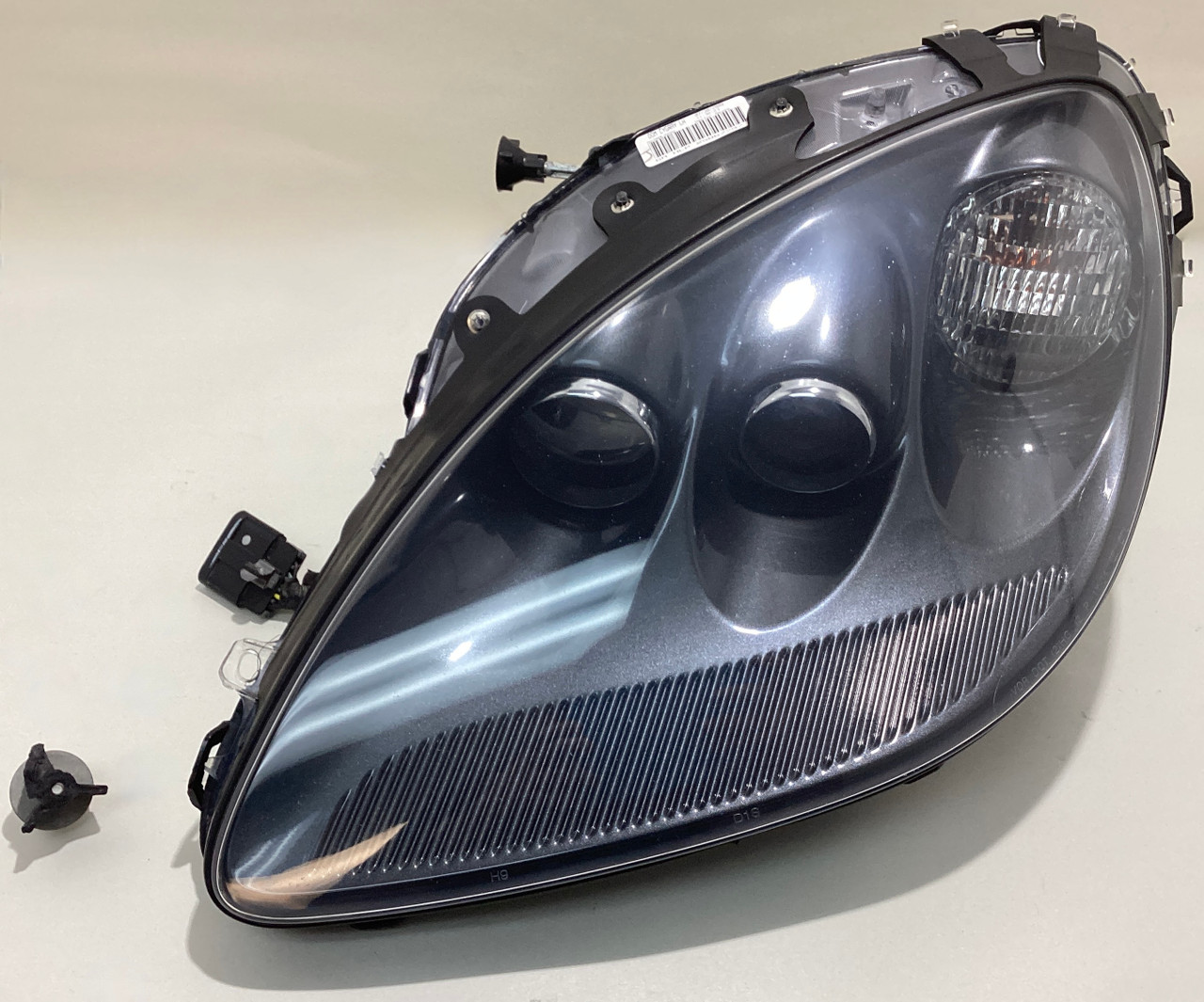 IMG_2889__12959.1720464129.jpg 2005-2013 Chevrolet Corvette C6 Driver Side Xenon HID Headlight *DAMAGE* / C6014 - Image 1