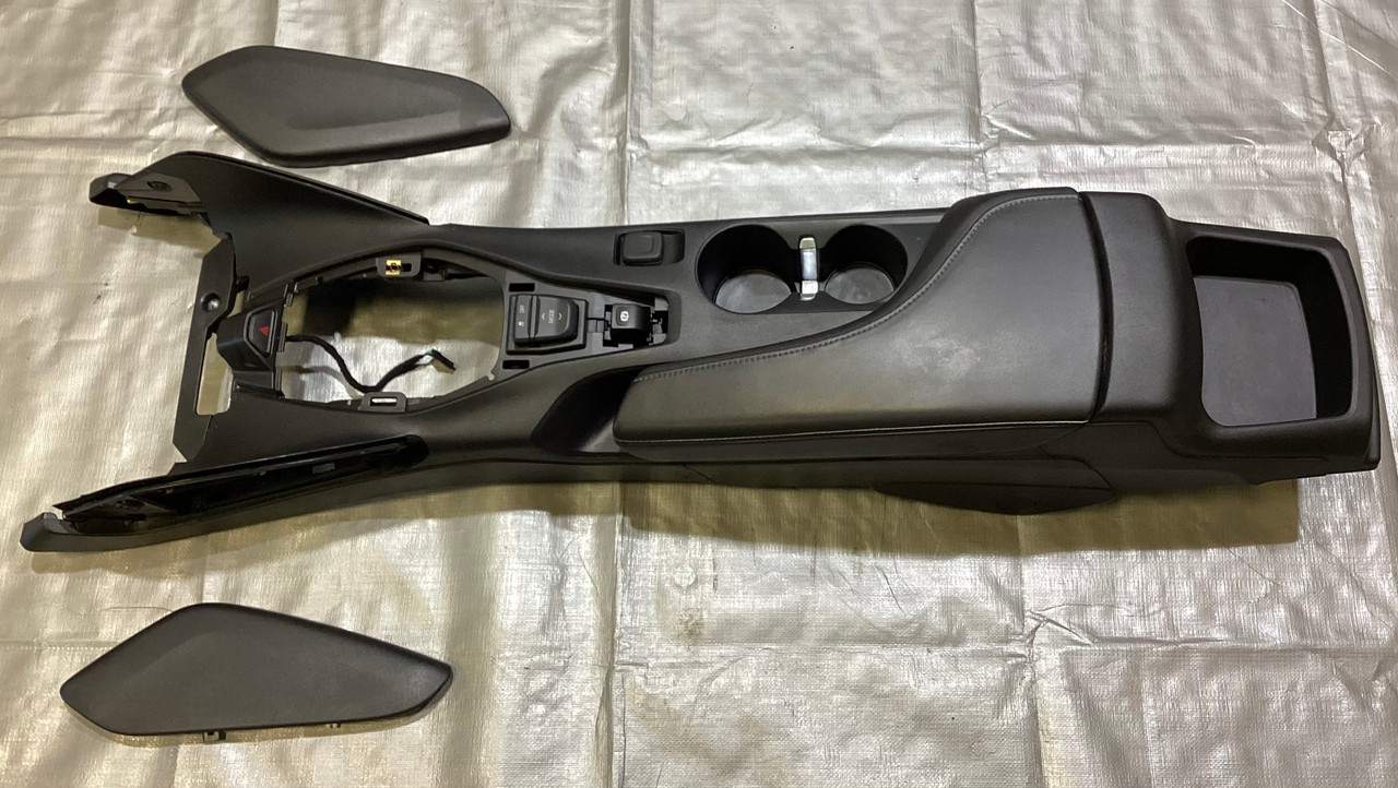 IMG_3607__84008.1754317301.jpg 2016-2024 Chevrolet Camaro LT1 Center Console w/ Lid / Automatic / Black / CM002 - Image 1