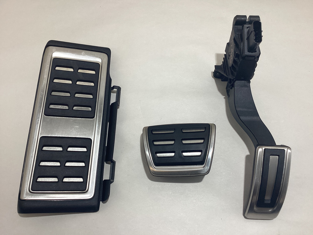 IMG_3764__98506.1705429301.jpg 2015-2019 Volkswagen MK7 Golf R Aluminum Pedal Trim Set / Automatic / M7R06 - Image 1