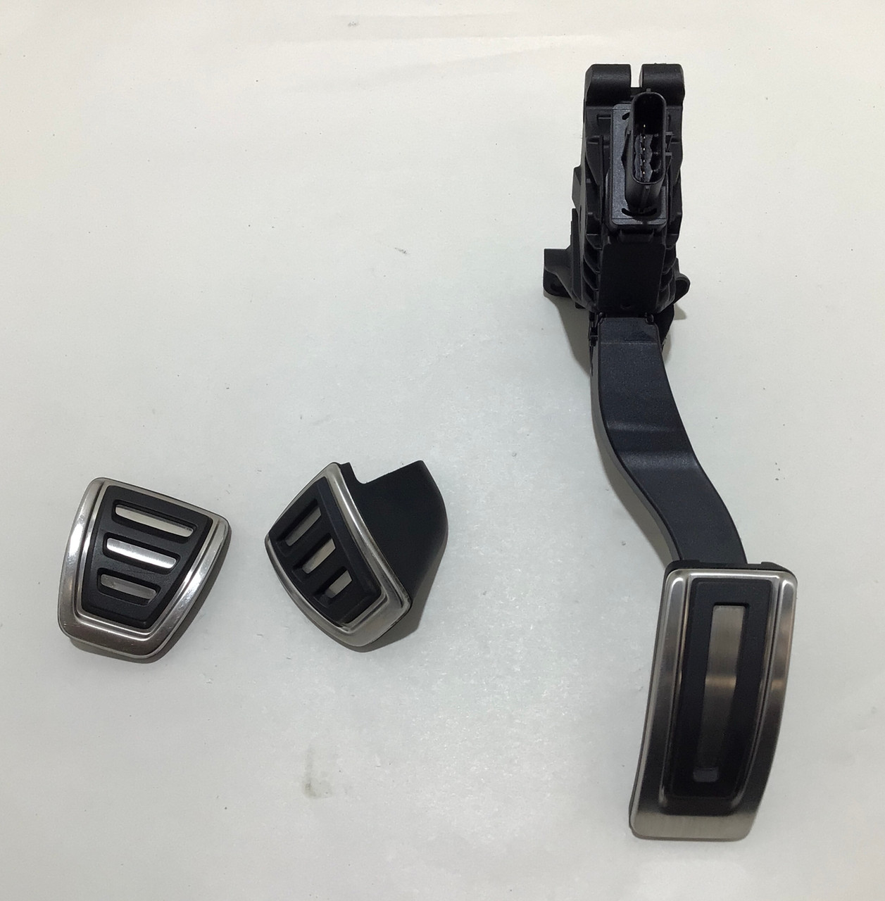 IMG_7763__76539.1649252007.jpg 2015-2019 Volkswagen MK7 Golf R Manual Pedal Trim Set / Aluminum / M7R03 - Image 1