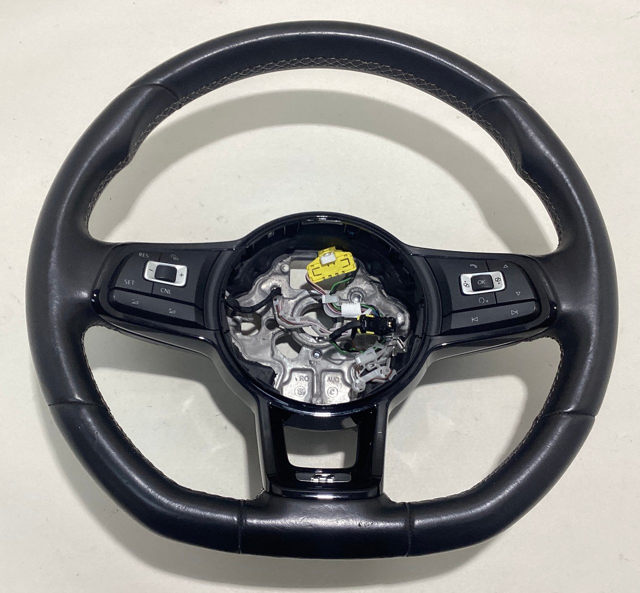 IMG_9096__16046.1742224312.jpg 2015-2016 Volkswagen MK7 Golf R Black Leather Steering Wheel / Automatic / M7R09 - Image 1