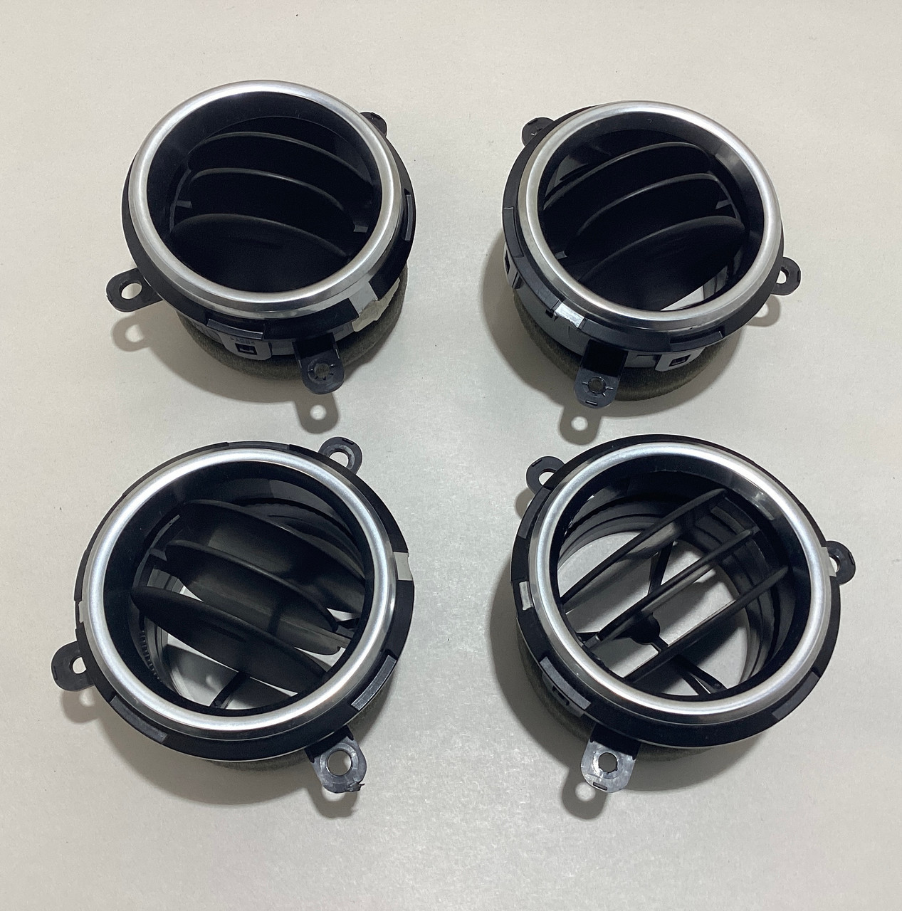 hPo6LyrRxk5qQCPGsKkkhjV9AX4ZDICfYjdwCDdUZ1PBuNJPn7SnykQiwKcJx18w__31225.1758655307.jpg 2018-2021 Jeep Wrangler JL AC Vents / Set of 4 / Silver Trim / JL007 - Image 1