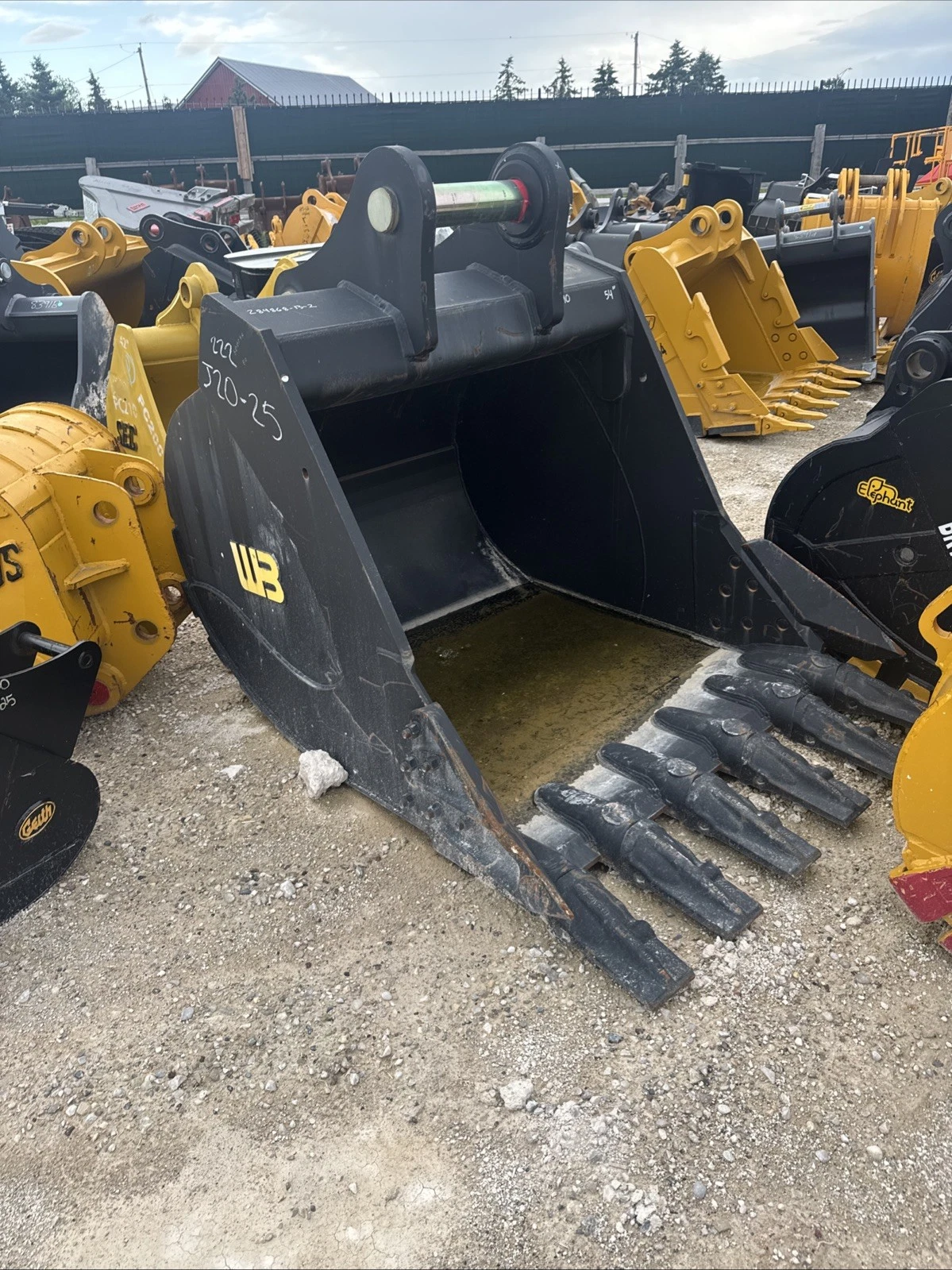 s-l1600-28.webp Komatsu PC490 Tooth Bucket 54 Inch Werk brau 100 Mm Pins New - Image 1