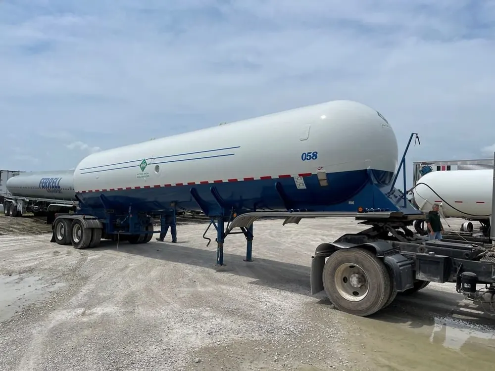 superior-10450-gallon-nh3-transport-trailer-1.webp Superior 10,450 Gallon NH3 Transport Trailer - Image 1